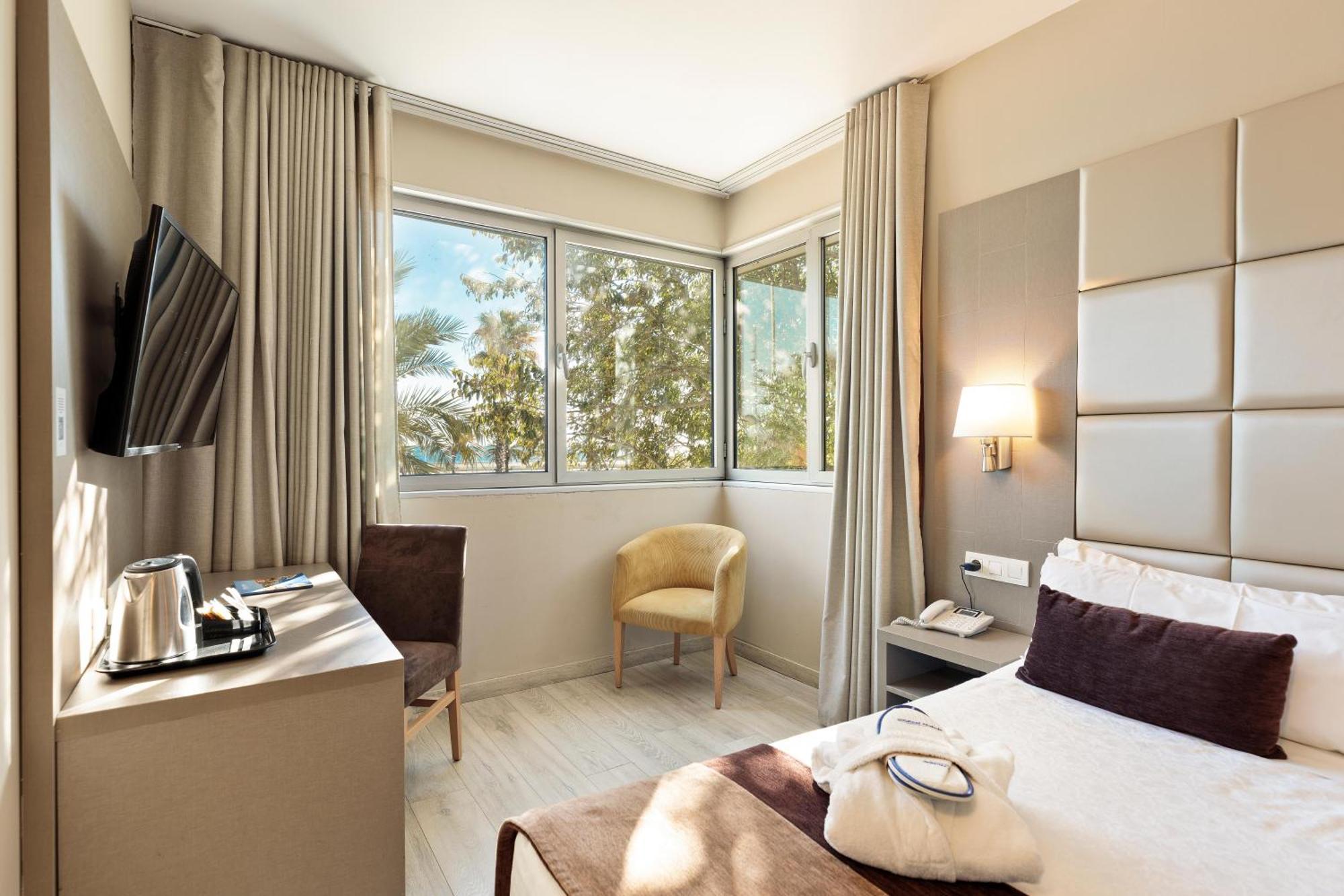 Deluxe Double or Twin Room Sea View