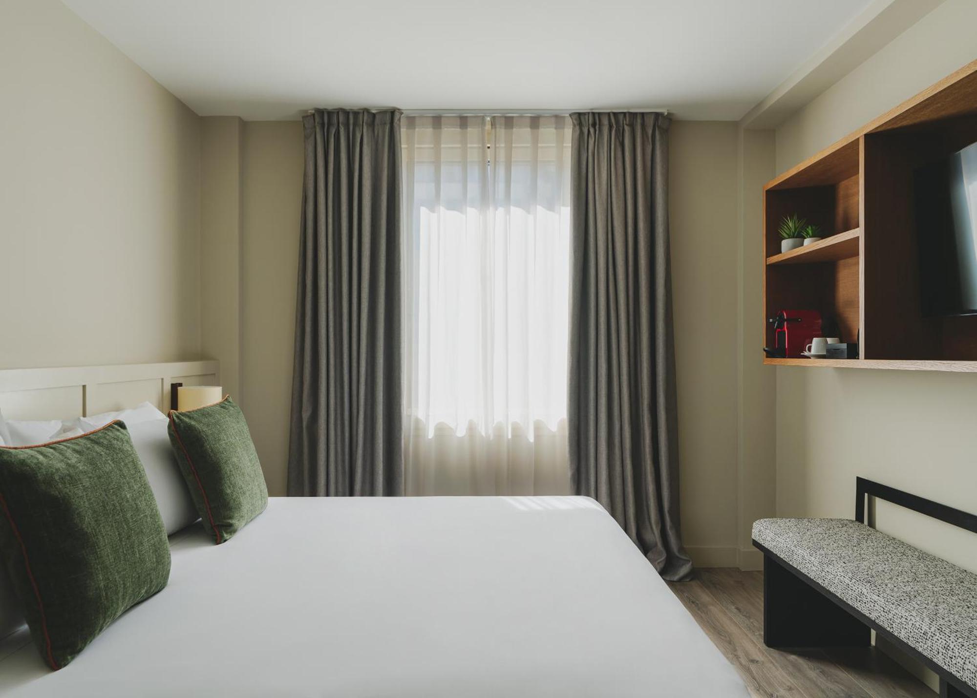 Superior Exterior Room