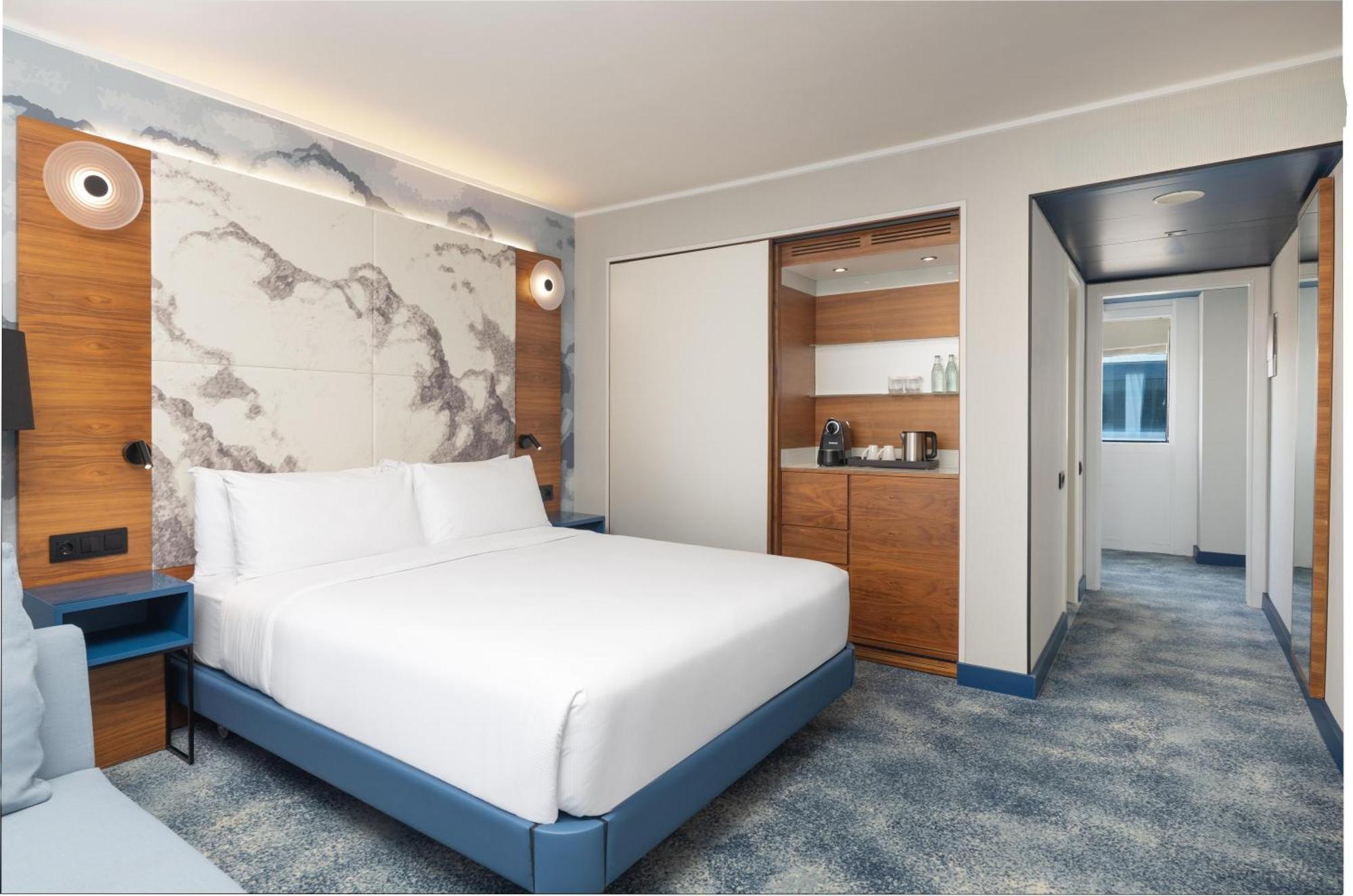 Executive Corner King Room Lounge Access